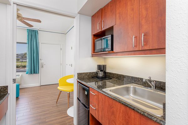 Beachside Hotel & Suites by null