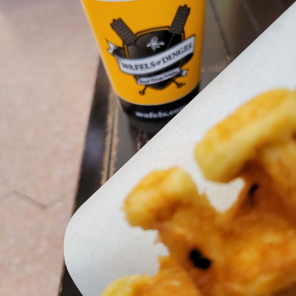 Wafels & Dinges Logo