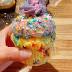 Twisted Sisters Cupcakes  - Unicorn