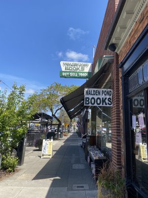 Walden Pond Books by null