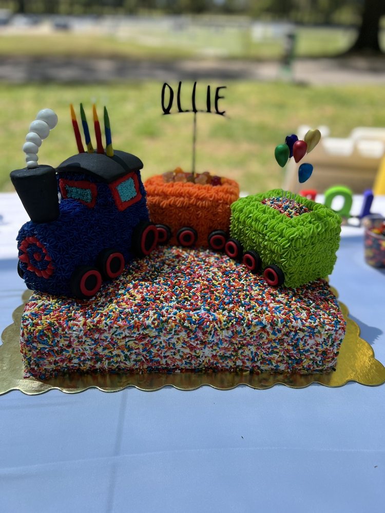 Yunique Cake Designs Logo