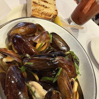 Turner's Seafood - Salem - Wow mussels - Seafood Near Me - Salem, Massachusetts Turner's Seafood - Salem - Wow mussels - Seafood Near Me - Salem, Massachusetts