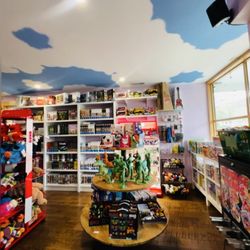 Apple Jax Toys - Interior