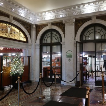 Shake Shack Chicago Athletic Association - A modern logo in a historic and elegant 1893 building. - Fast Food Near Me - Chicago, Illinois Shake Shack Chicago Athletic Association - A modern logo in a historic and elegant 1893 building. - Fast Food Near Me - Chicago, Illinois