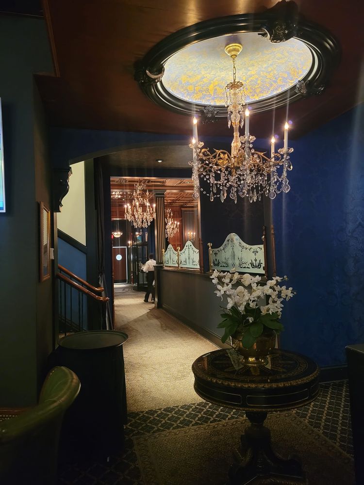 The Alcove Restaurant & Lounge