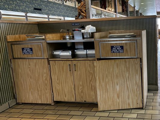 Crown Burgers by null