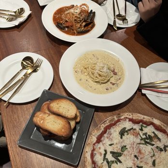 Jubilee Chocolate Cafe - Seafood Tomoto Sauce Pasta, Cheddar Cheeseburger, Carbonara Pasta, Margherita Pizza - Desserts Near Me - Palisades Park, New Jersey