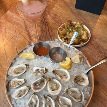 Earls Kitchen + Bar - Dozen oysters at happy our price, $4 each. Dumplings $14 and lychee martini - Cocktail Bars Near Me - Honolulu, Hawaii Earls Kitchen + Bar - Dozen oysters at happy our price, $4 each. Dumplings $14 and lychee martini - Cocktail Bars Near Me - Honolulu, Hawaii