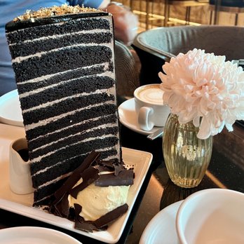 LOUIX LOUIS - Chocolate cake - Cocktail Bars Near Me - Toronto, Ontario LOUIX LOUIS - Chocolate cake - Cocktail Bars Near Me - Toronto, Ontario