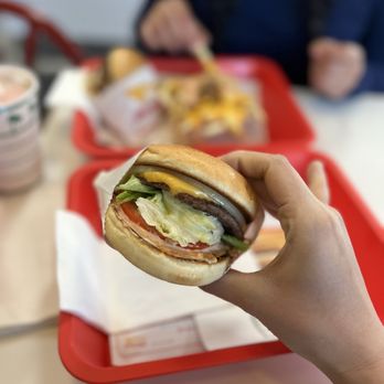 In-N-Out Burger - cheeseburger - Burgers Near Me - Vacaville, California In-N-Out Burger - cheeseburger - Burgers Near Me - Vacaville, California