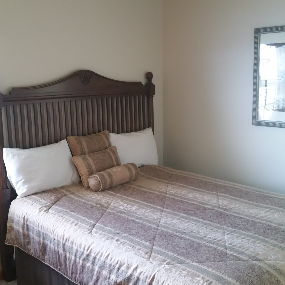 Waterstone Suites - Bedroom - Hotels Near Me - L'Anse, Michigan Waterstone Suites - Bedroom - Hotels Near Me - L'Anse, Michigan