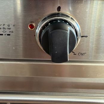 KBM Resorts - Knob for kitchen oven that had no markings and we had to draw it with a sharpie - Vacation Rentals Near Me - Lahaina, Hawaii