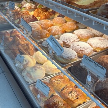 Liliha Bakery - Bakeries Near Me - Honolulu, Hawaii Liliha Bakery - Bakeries Near Me - Honolulu, Hawaii