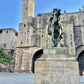 Barri Gòtic - Statue of count Ramon Berenguer III by sculptor Josep Llimona i Bruguera installed in 1888. - Local Flavor Near Me Barri Gòtic - Statue of count Ramon Berenguer III by sculptor Josep Llimona i Bruguera installed in 1888. - Local Flavor Near Me