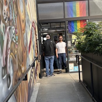 Intelligentsia Coffee - Recognize Intelligencia: ally mural, outdoor seating for social buzz, door by the flag - Coffee & Tea Near Me - Venice, California