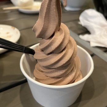 Burosu Ramen - Chocolate soft serve - Ramen Near Me - Studio City, California Burosu Ramen - Chocolate soft serve - Ramen Near Me - Studio City, California