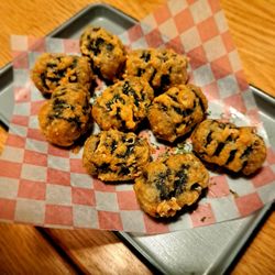 Pelicana Chicken - Fried Seaweed Rollls