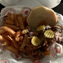 Smokey Bears Bbq & Catering - Bbq pulled pork