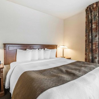 Quality Suites - Hotels Near Me - Drummondville, Quebec Quality Suites - Hotels Near Me - Drummondville, Quebec