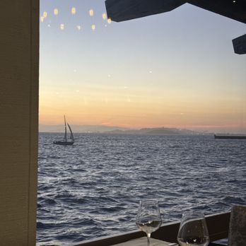 Skates On The Bay - Beautiful sunset views at Skates ! - Seafood Near Me - Berkeley, California