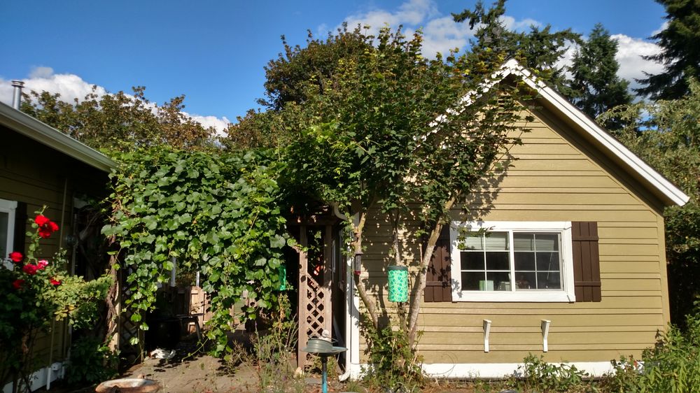 Slide of Estafette Services