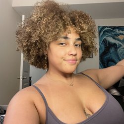 Tresses Salon - Afro cut with highlights