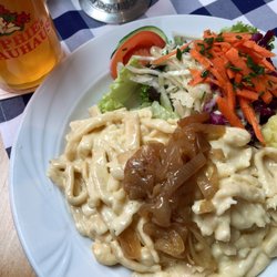 Sophie´s Brauhaus - Käse Spätzle aus dem Mittagsangebot dazu ein hausgebrautes Helles