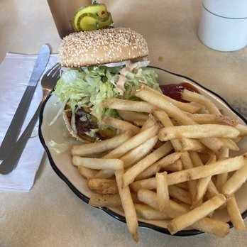 Palace Diner - Palais royale is the best burger around - Breakfast & Brunch Near Me - Biddeford, Maine