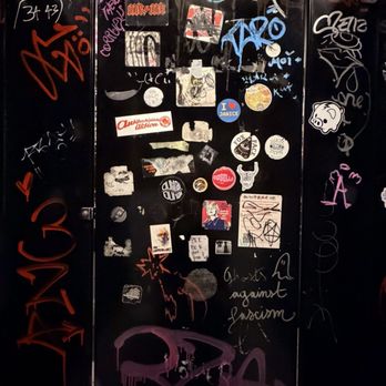 L'Escogriffe Bar Spectacle - There's nothing like the inside of bar/show venue bathroom stalls - Bars Near Me - Montreal, Quebec