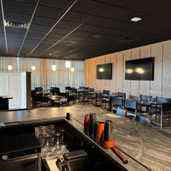 Birds Nest Bar & Grille