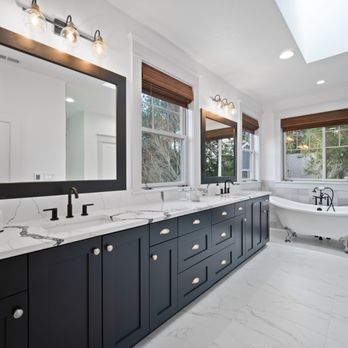 Paliy Construction - a bathroom with double sinks and a large mirror - General Contractors Near Me - Vancouver, Washington