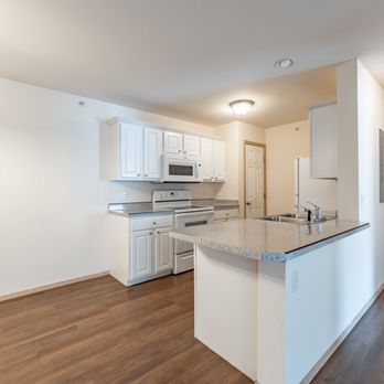 Battlefield Park Apartments - 1-Bedroom - Dining Space to Kitchen Open Layout - Apartments Near Me - Springfield, Missouri Battlefield Park Apartments - 1-Bedroom - Dining Space to Kitchen Open Layout - Apartments Near Me - Springfield, Missouri