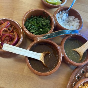 Birrieria El Compadre - Condiments - Food Trucks Near Me - Pearland, Texas
