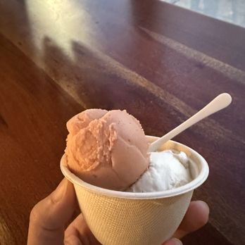 Miharu Ice Cream - Guava and oolong with marmalade - Ice Cream & Frozen Yogurt Near Me - Oakland, California