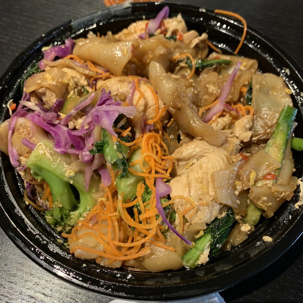 Andy's Thai Kitchen - Pad See Ew Noodle to go - Thai Near Me - Chicago, Illinois Andy's Thai Kitchen - Pad See Ew Noodle to go - Thai Near Me - Chicago, Illinois