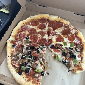 Pizza Fresh Makawao - 1/2 pepperoni 1/2 pizza fresh special - Pizza Near Me - Makawao, Hawaii Pizza Fresh Makawao - 1/2 pepperoni 1/2 pizza fresh special - Pizza Near Me - Makawao, Hawaii