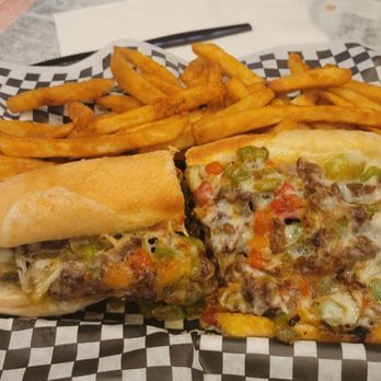 The Hudson Eatery & Bar - Carne asada Philly - Beer Bar Near Me - Tempe, Arizona