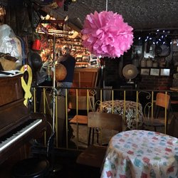 Inn of Olde - Piano area