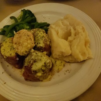 Phil Trani's Restaurant - Music Venues Near Me - Long Beach, California