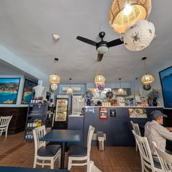 Pappous Yia Yias - Inside