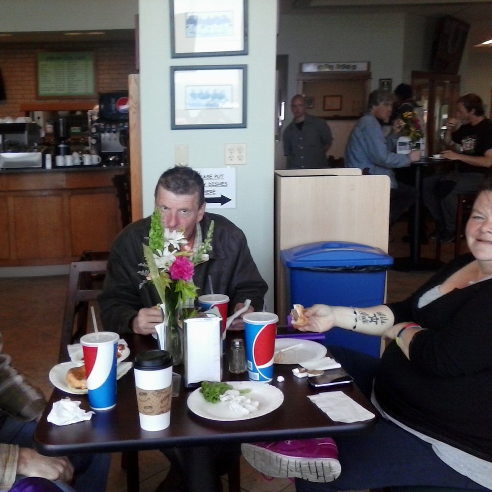 The Smiling Dog Cafe - free bbq today this is the best cafe in all of coos bay - Cafes Near Me - Coos Bay, Oregon