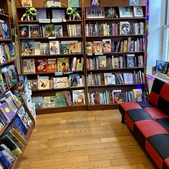 Fantom Comics - I love how they have seating, so you can sit and look, before you buy. - Comic Books Near Me - Washington, DC, District of Columbia