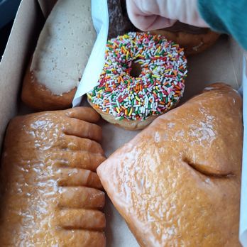 Depoe Baykery - Fresh donuts including: Marionberry Bear Claw, Apple pie turnover, donuts. - Bakeries Near Me - Gleneden Beach, Oregon Depoe Baykery - Fresh donuts including: Marionberry Bear Claw, Apple pie turnover, donuts. - Bakeries Near Me - Gleneden Beach, Oregon