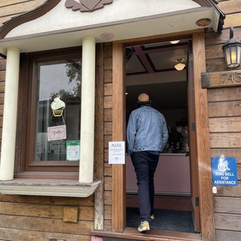 Angel Cakes Cupcakes - The front - Bakeries Near Me - Oakland, California