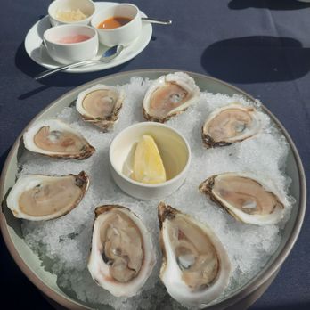 Erica Jane - Eight east coast oysters - Canadian (New) Near Me - Kelowna, British Columbia