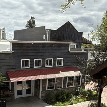 Bravo Farms Traver - Courtyard - Cheese Shops Near Me - Traver, California