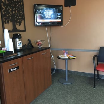 Mander Collision & Glass - Waiting room - Body Shops Near Me - Waukesha, Wisconsin Mander Collision & Glass - Waiting room - Body Shops Near Me - Waukesha, Wisconsin