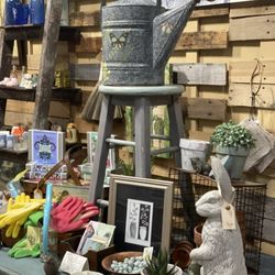 Extending Grace - Vintage and new decor for your home and garden at Extending Grace 18 W. Liberty Street, Hubbard, Ohio 44425.