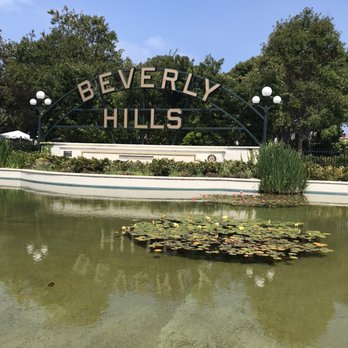 Beverly Gardens Park - Pond - Parks Near Me - Beverly Hills, California