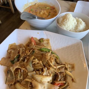 Hug Thai Express - Pad see meo with beef SPICYYYYY and panang curry in the background - Thai Near Me - La Mesa, California